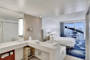 2 bedrooms, desk, iron/ironing board, travel cot - Luxury 18th-floor condo at the W Residences with panoramic ocean and Intracoastal views. Two king suites, full kitchen, in-unit laundry, and access to resort amenities including pools, spa, beach service, and fitness center. (Fort Lauderdale)