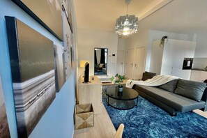 Smart TV, offices - Antwerp Sanctuary near Old Town (Antwerpen)