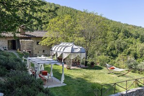 Outdoor dining - Villa La Torre Tenuta Lonciano with Private Pool, AC and Sauna (Sesto Fiorentino)
