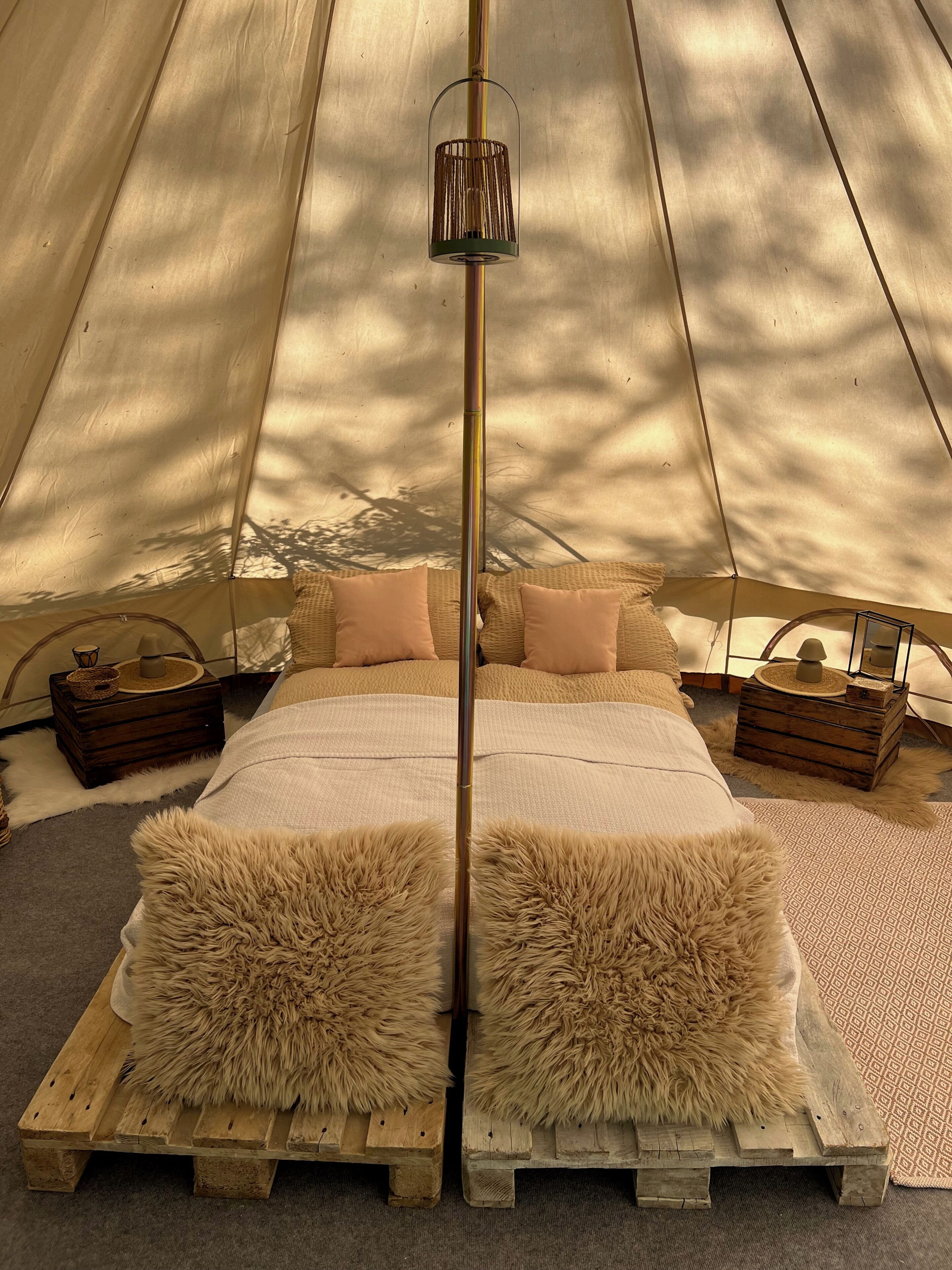 1 bedroom, bed sheets