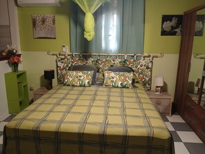 3 habitaciones, tabla de planchar con plancha y acceso a internet 