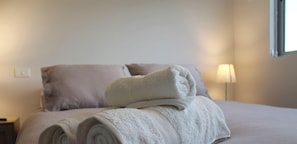 2 bedrooms, iron/ironing board, Internet, bed sheets