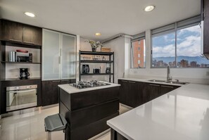 House - Luxury 2BR Apt Near Provenza (Medellín)