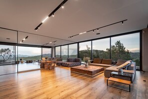 Villa - Ultra Luxury Villa With Unique Lake View (Retiro)