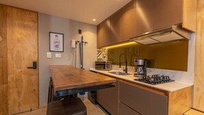 A compact kitchen with a wooden table, a built-in stove, and a sink. - Ayamonte - 105b in Medell n (Medellín)