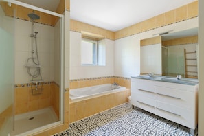 Douche, séchoir à cheveux