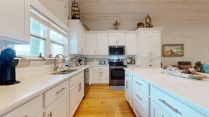 Fridge, microwave, stovetop, dishwasher - Lasting Respite – Coastal Getaway w/ Pond Views, Pool & Beach Access (Port Aransas)