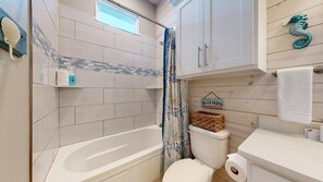Shower, hair dryer, towels, shampoo - Lasting Respite – Coastal Getaway w/ Pond Views, Pool & Beach Access (Port Aransas)