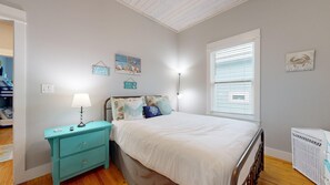 3 bedrooms, desk, iron/ironing board, WiFi - Lasting Respite – Coastal Getaway w/ Pond Views, Pool & Beach Access (Port Aransas)
