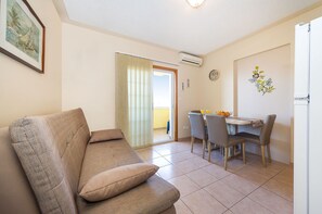 TV - Beachfront apartment Mareo 5 (Zaton)
