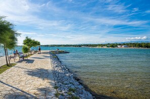 Beach nearby - Beachfront apartment Mareo 5 (Zaton)
