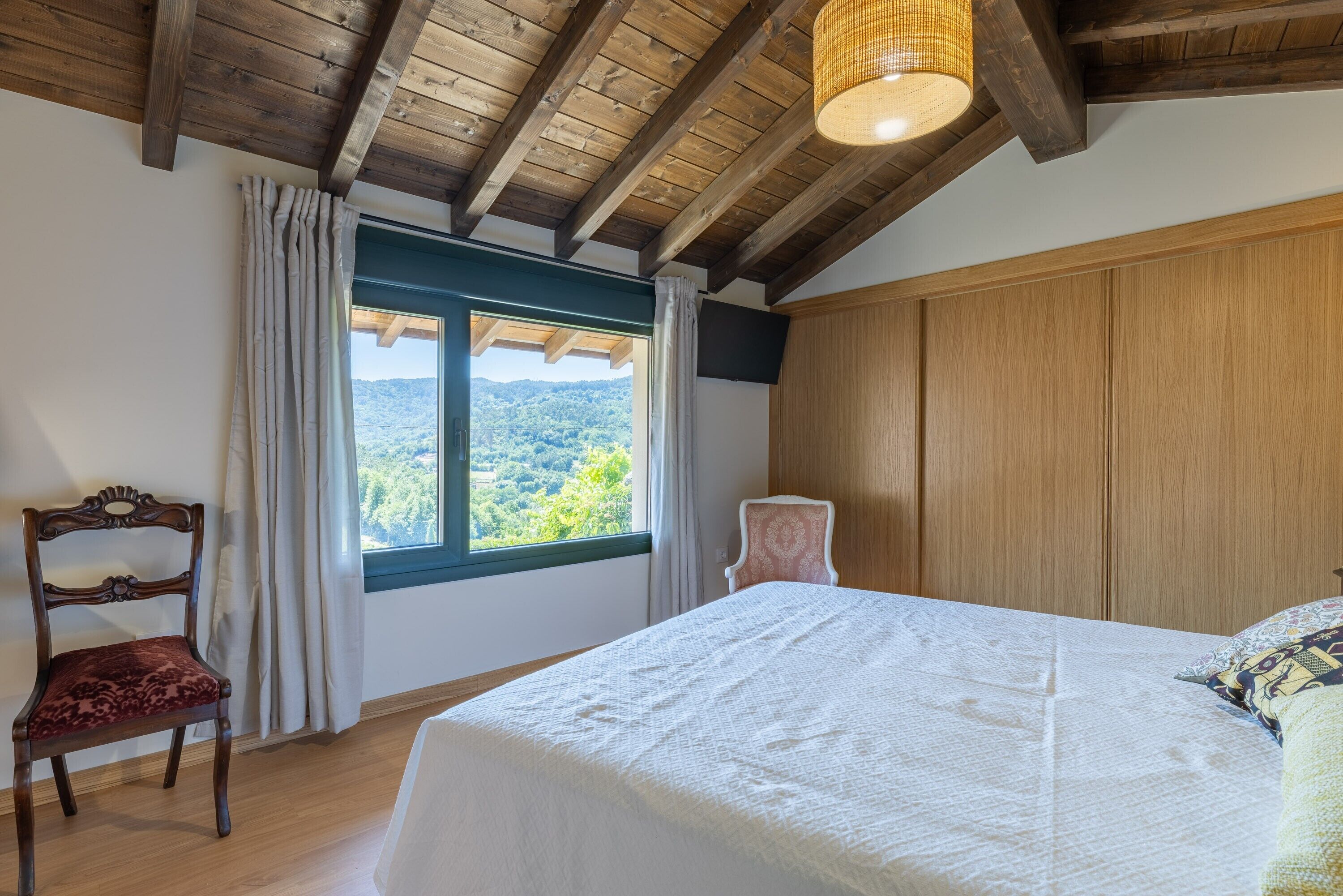 1 habitación, tabla de planchar con plancha, wifi y ropa de cama 