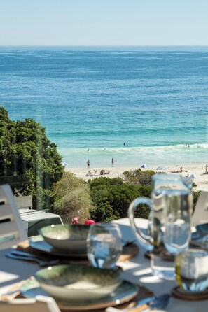 Outdoor dining - 4 Bed Coastal Retreat W Pool Views Llandudno Sands (Cape Town)
