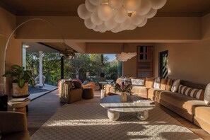 Interior - Luxury Camps Bay 5 Star w Gym Pool Kinvara Villa (Cape Town)