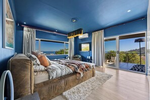 5 bedrooms, desk, iron/ironing board, WiFi - Luxury Camps Bay 5 Star w Gym Pool Kinvara Villa (Cape Town)