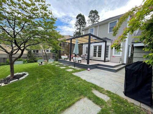 Sunny 4-bedroom house with AC in charming Burlington