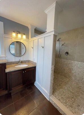 Bathroom - Sunny 4-bedroom house with AC in charming Burlington (Burlington)