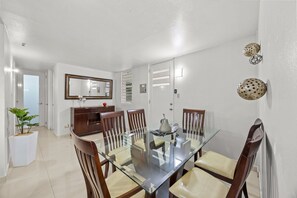 Dining - Cozy 3B House Charming  and Comfortable (Manatí)