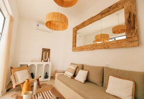 TV, books - Private riad with swimming pool and breakfast included (Marrakech)