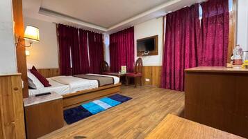 Luxury Room, Balcony, Valley View | Egyptian cotton sheets, premium bedding, down duvets, in-room safe