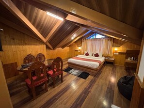 Honeymoon Room, Non Smoking, Private Bathroom - Hotel The Red Apple  (Manali)
