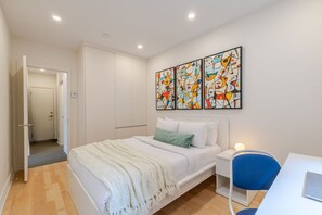 2 bedrooms, iron/ironing board, WiFi, bed sheets - Chic Urban Escape – 2BR Retreat Montreal Living (Montréal)