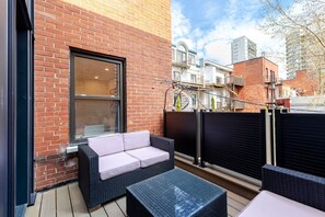 Terrace/patio - Chic Urban Escape – 2BR Retreat Montreal Living (Montréal)