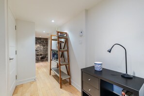 Interior - Grand Urban Retreat – Spacious 5BR Heart MTL (Montréal)