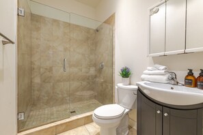Hair dryer, towels - Grand Urban Retreat – Spacious 5BR Heart MTL (Montréal)