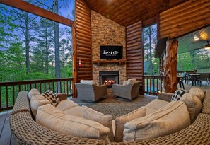 Interior - Spacious 7BD | Playset | Sleeps 18 | Game Room (Broken Bow)