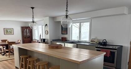 Maple Avenue Farm. Views, Farmhouse in Pomfret