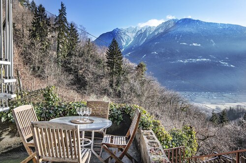 Panoramic Alpine House near Sentiero Valtellina