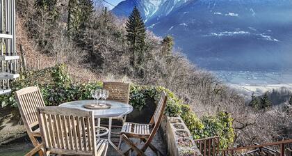 Panoramic Alpine House near Sentiero Valtellina