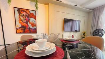 Comfort Apartment | Dining