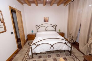 Room - Superor Vulcan Room (Capri Leone)