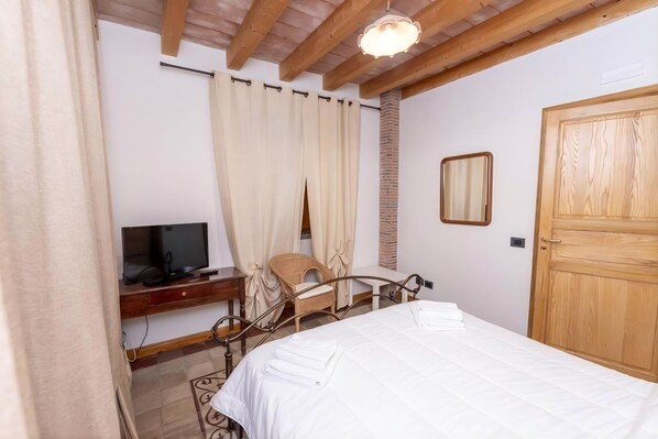 Room - Superor Vulcan Room (Capri Leone)