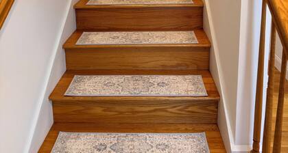 Beautiful 2-bedroom townhome in Kittery, walking distance to Portsmouth.
