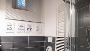 A modern bathroom with a shower, bidet, and toilet. - Happy feelings in Florence (Firenze)