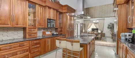 House, 4 Bedrooms, Patio | Private kitchen