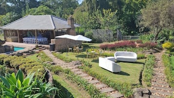 Casa, 4 quartos, varanda | Terraço/pátio