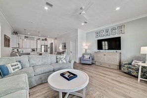 Smart TV, books - New! Beach & Lagoon! Overlooks Pool, 3 Minute Walk To Beach, Fishing Pier, 4BR (Gulf Shores)