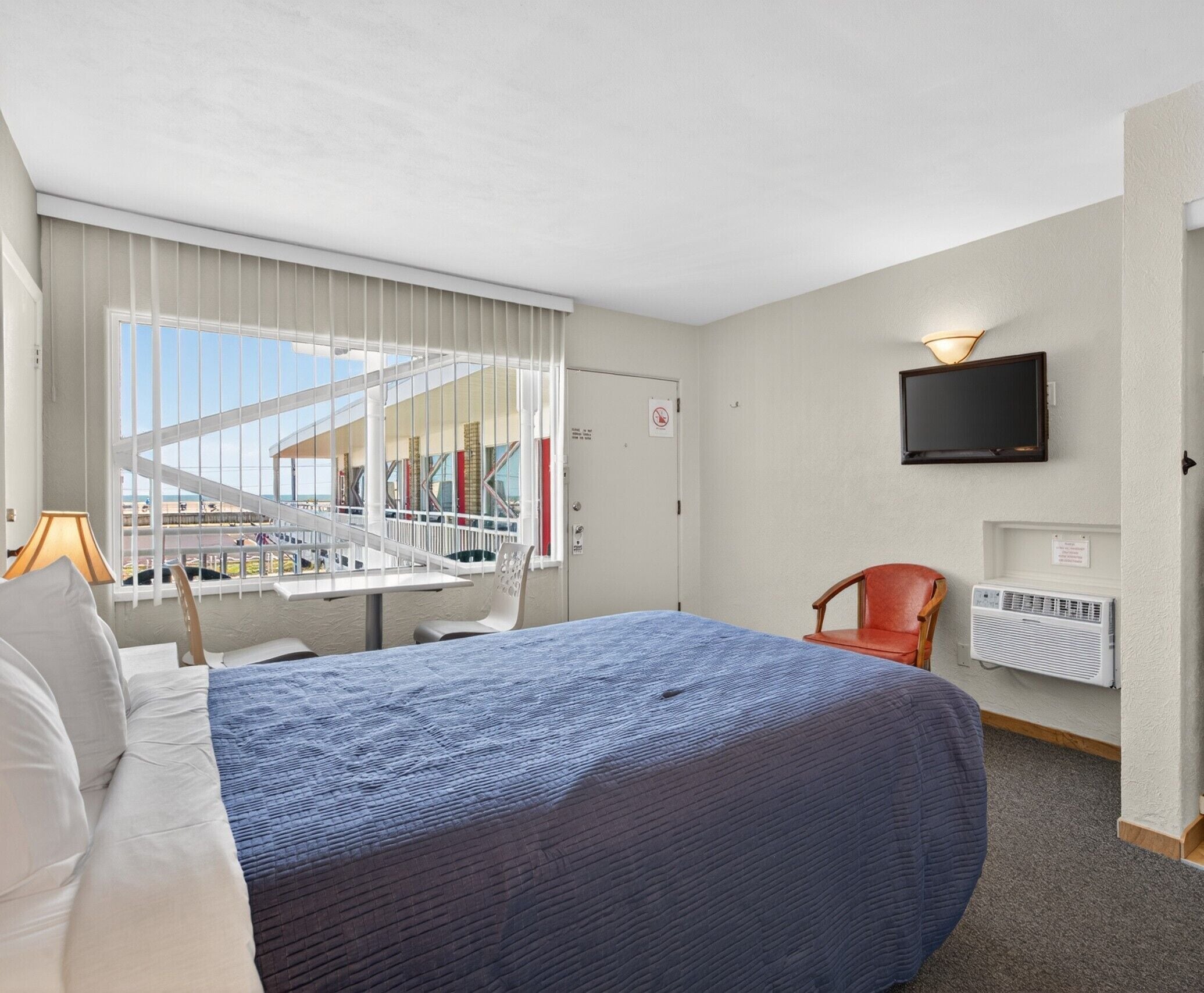 Suite Studio Standard, 1 lit double, vue piscine | Fer et planche à repasser, Wi-Fi gratuit