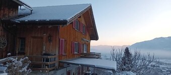 Rheintal-Aussicht über Grabs - Ferienwohnung im Grünen mit Parkplatz