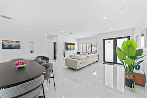 Interior - Lakefront Haven • Near Hard Rock_Beach • Pool_BBQ (Miami Gardens)