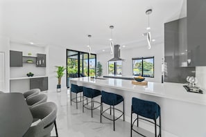 Private kitchen - Lakefront Haven • Near Hard Rock_Beach • Pool_BBQ (Miami Gardens)