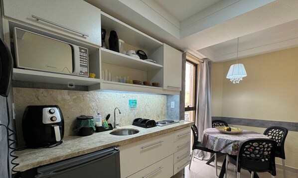 Classic Apartment | Private kitchen - Mardisa Flat - Miramar Hospedagens  (João Pessoa)