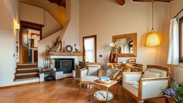 TV, fireplace