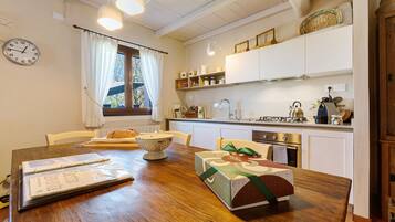 Geladeira, fogão, cooktop, lava-louças