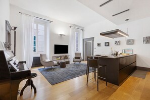 Interior - 400 m from the sea: 'C123 Luxury' apartment with Wi-Fi and air conditioning (Chiavari)