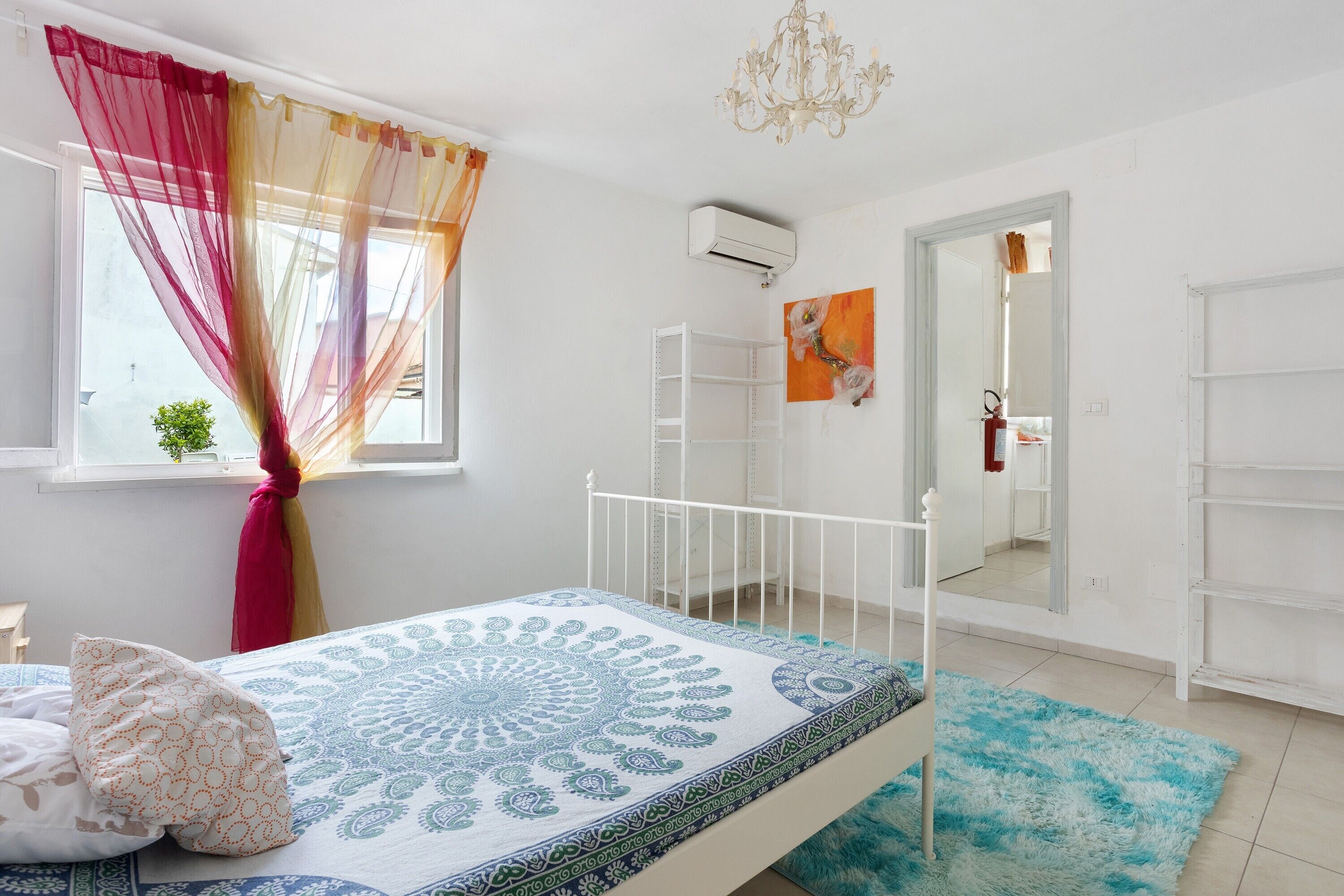 1 habitación, tabla de planchar con plancha, wifi y ropa de cama 
